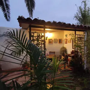 Elescondite Lodge